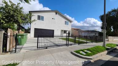 Main picture of 435 W 111th Pl