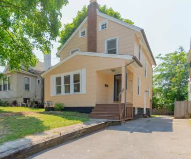 Main picture of 248 Bruce St