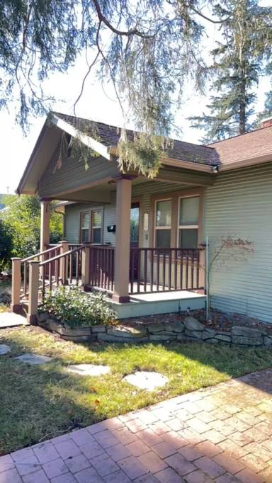 Main picture of 214 Vancouver Ave