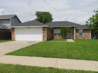 Main picture of 1604 SE Pinewood Dr