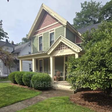 Main picture of 227 Hollister Ave SE