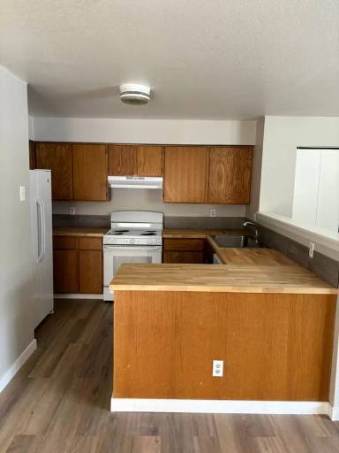 Main picture of 141 S Zang Way