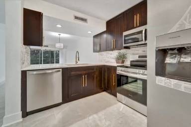 Main picture of 6181 Balboa Cir