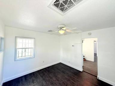 Main picture of 4020 W 102nd St