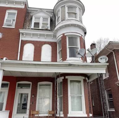 Main picture of 901 W King St