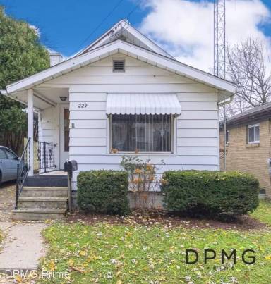 Main picture of 229 S Foster Ave