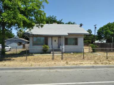 Main picture of 3650 N Maple Ave