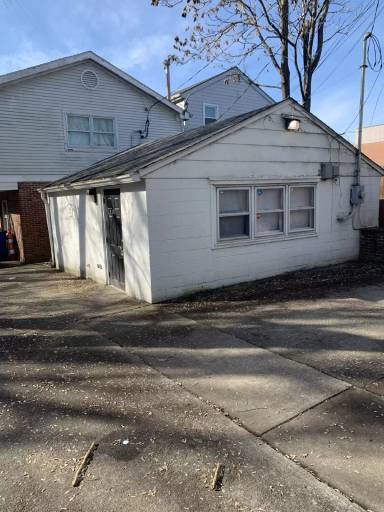 Main picture of 636 W Main St