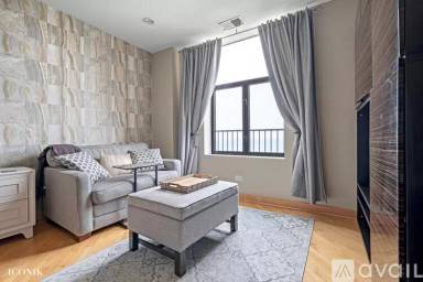 Main picture of S Michigan St