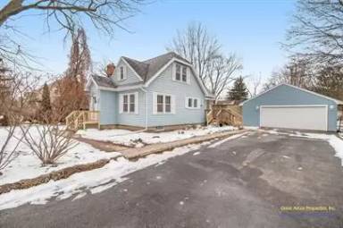 Main picture of 2562 Torrey Ave