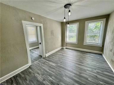 Main picture of 306 W 35th St