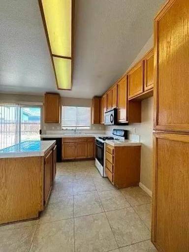 Main picture of 13041 Stanford Dr