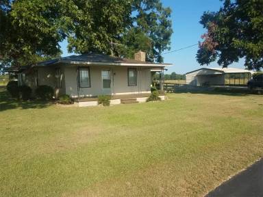 Main picture of 1025 Clements Rd