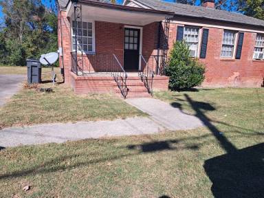 Main picture of 2219 Harding Rd