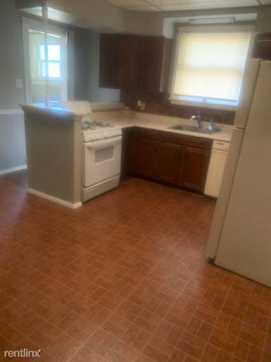 Main picture of 452 E 13th St