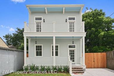 Main picture of 2919 Baudin St