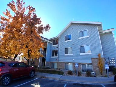 Main picture of 1533 N Riverside Ave