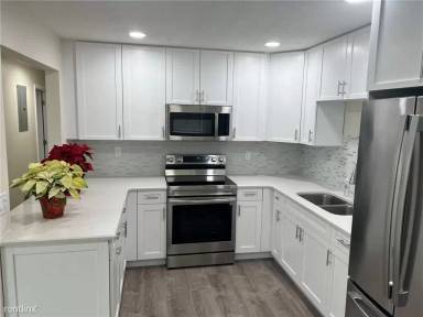 Main picture of 6210 SW 41st Pl