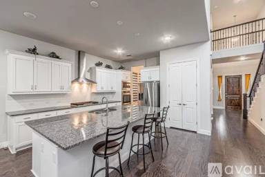 Main picture of 566 Westwood Way Dr