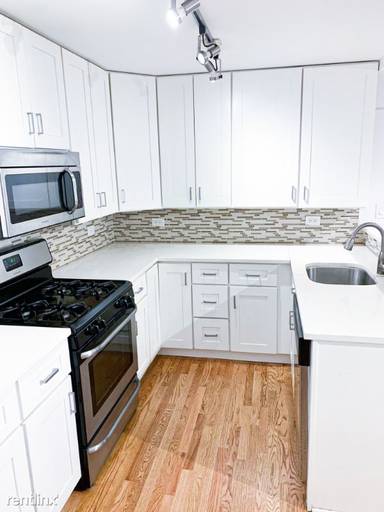 Main picture of 2520 W Leland Ave