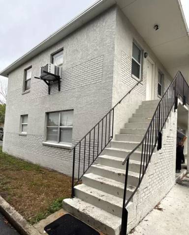 Main picture of 2000 W Jackson St
