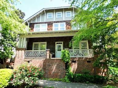 Main picture of 721 E 10th St