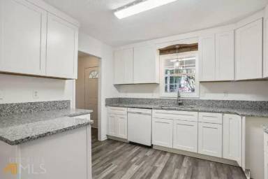 Main picture of 425 Grove Hill Dr