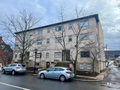 Main picture of Ullman Manor