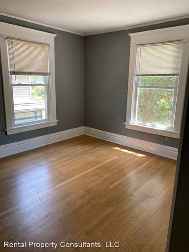 Main picture of 104 Grand Ave NE