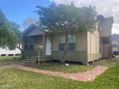 Main picture of 3205 Iowa St