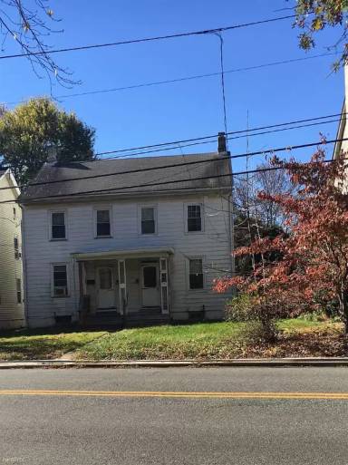 Main picture of 32 Trenton Ave