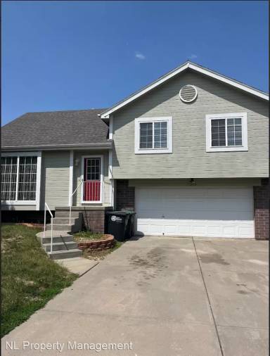 Main picture of 11642 Monroe St