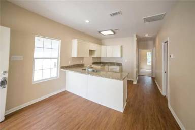 Main picture of 16917 Glenheath
