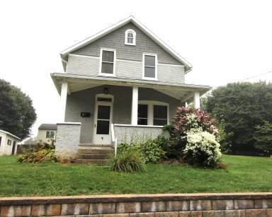 Main picture of 9 E 2nd St