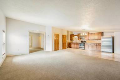 Main picture of 655 E Stagecoach Way