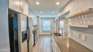 Main picture of 741 E Oltorf St
