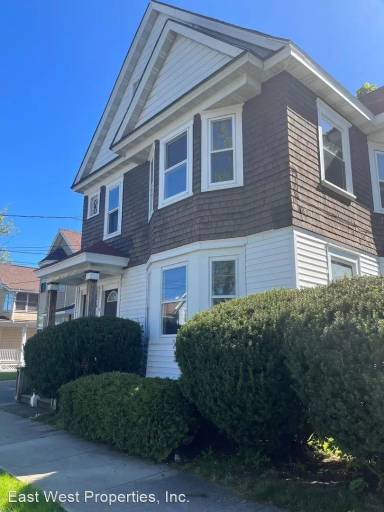 Main picture of 104 Helen St