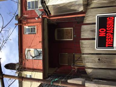 Main picture of 2429 Christian St