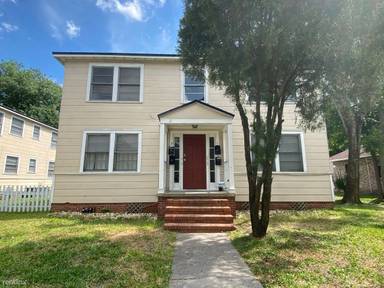 Main picture of 2614 College St