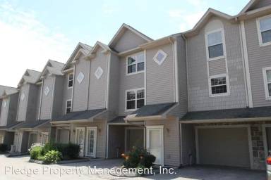 Main picture of 19 Hawthorne Dr