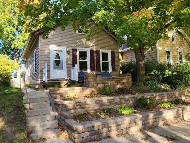 Main picture of 2742 S Superior St