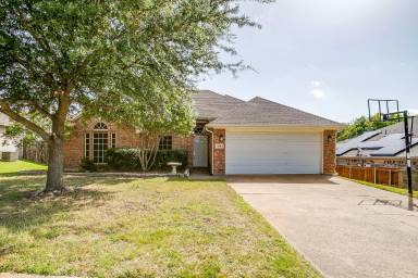 Main picture of 608 Gracie Ln