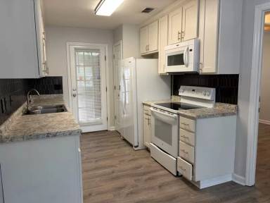 Main picture of 2052 Darnell Cir