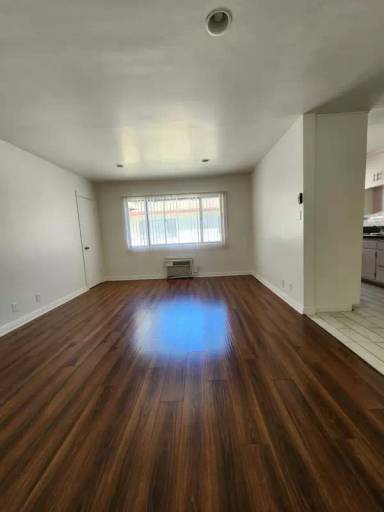 Main picture of 18546 Clark St