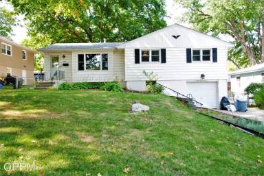 Main picture of 3314 S 90th St