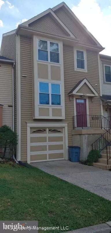 Main picture of 2830 Schoolhouse Cir
