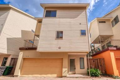 Main picture of 4305 Eigel St