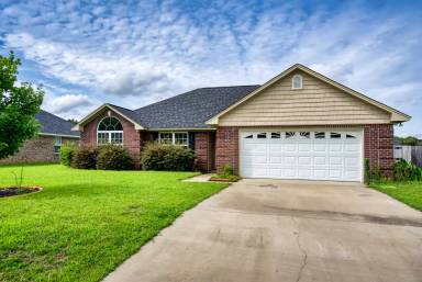 Main picture of 2860 Foxcroft Cir