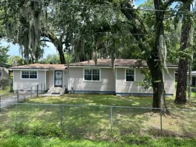 Main picture of 3533 Pinecrest St