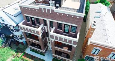 Main picture of 1241 W Oakdale Ave